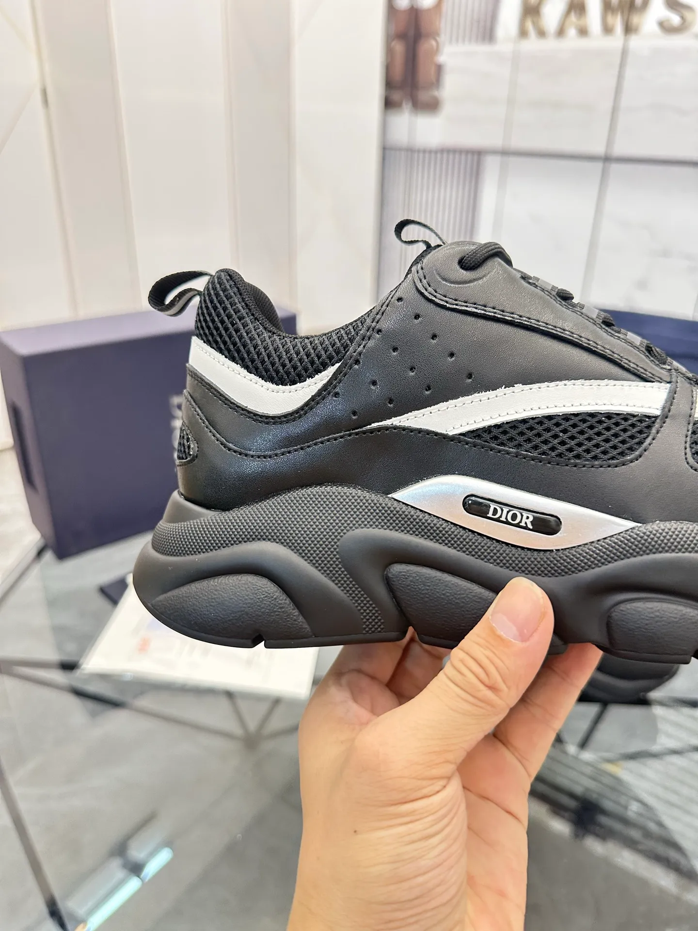 Men's shoes: 💰P460¥ Ready in Guangzhou, fully packaged Product trademark: Dior* "Dior*" low-top casual shoes Regular size: 38-46 (can be customized to 47) B22 Product materials: imported cowhide leather upper spliced ​​with original fabric, breathable lining, original outsole. Number: 920